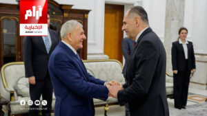 رئيس الجمهورية يستقبل وزير الخارجية اليوناني ويبحثان تطوير التعاون المشترك