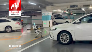 روبوت صيني يجر سيارة وزنها 1.4 طن دون مساعدة بشرية روبوت صيني يجر سيارة وزنها 1.4 طن دون مساعدة بشرية